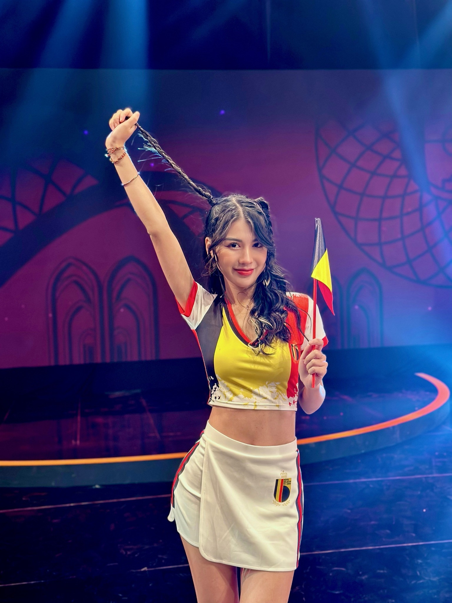 Hot girl Nóng cùng World Cup nói gì trước ý kiến trái chiều của dân mạng? - Ảnh 1. Hot girl Nóng cùng World Cup nói gì trước ý kiến trái chiều của dân mạng? - Ảnh 1.