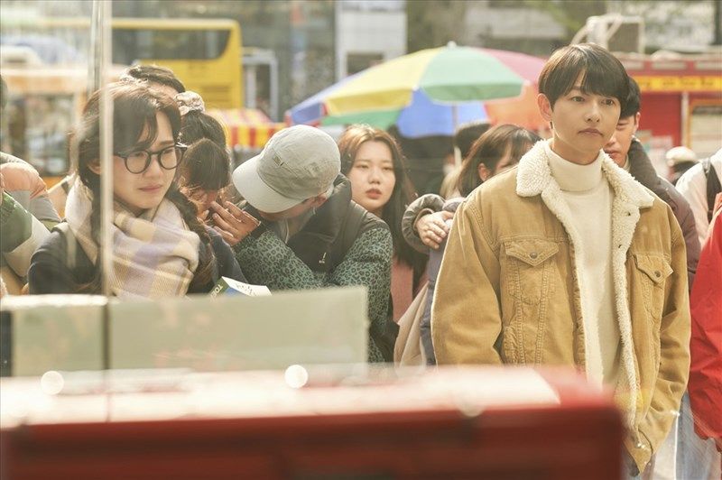 'Cậu út nhà tài phiệt' bất ngờ bị chỉ trích: Song Joong Ki 'cà mặt' quá lố, xuyên tạc hình ảnh một quốc gia - Ảnh 2.