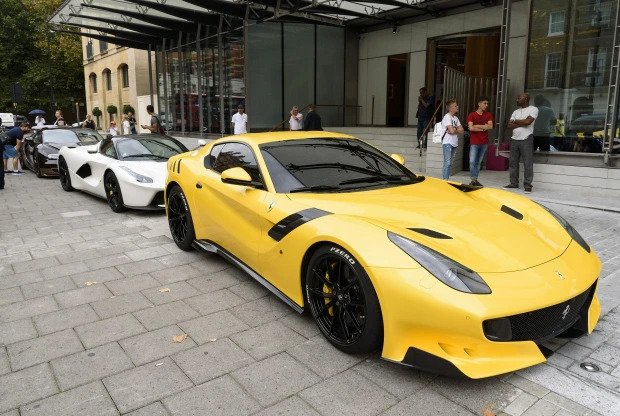 Dàn xe đắt giá của giới rich kid Qatar: Không siêu xe thì cũng phải xế hộp triệu USD - Ảnh 12.