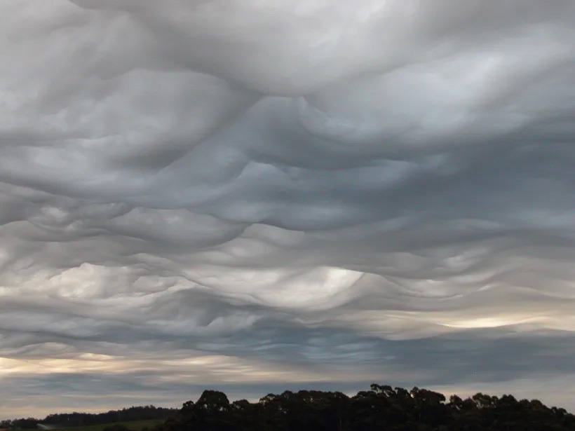 9 kiểu mây kỳ lạ hiếm thấy trên bầu trời - Ảnh 2.