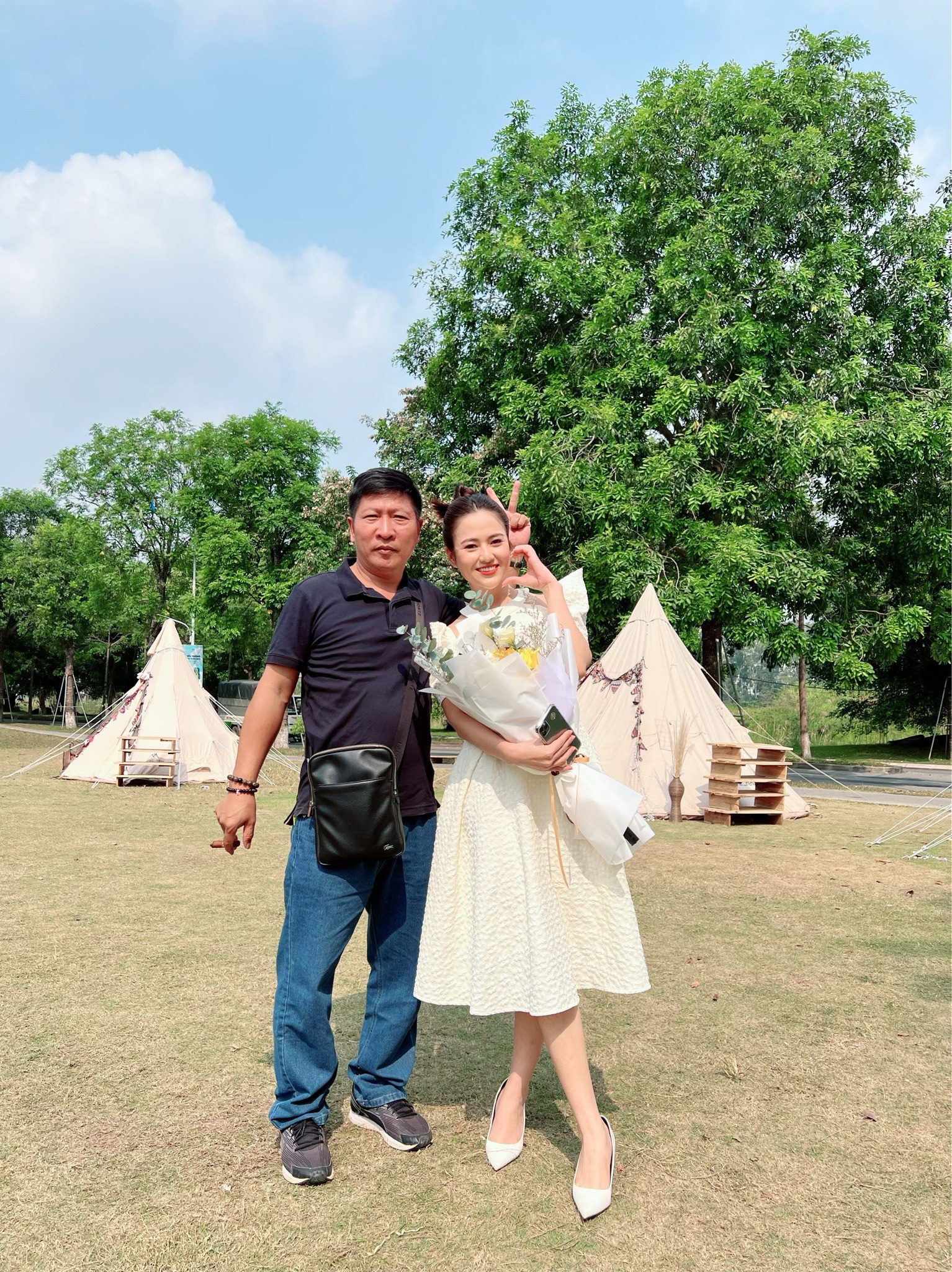 Việt Hoa đăng ảnh xinh lung linh ngày quay cảnh kết Thông gia ngõ hẹp - Ảnh 7. Việt Hoa đăng ảnh xinh lung linh ngày quay cảnh kết Thông gia ngõ hẹp - Ảnh 7.