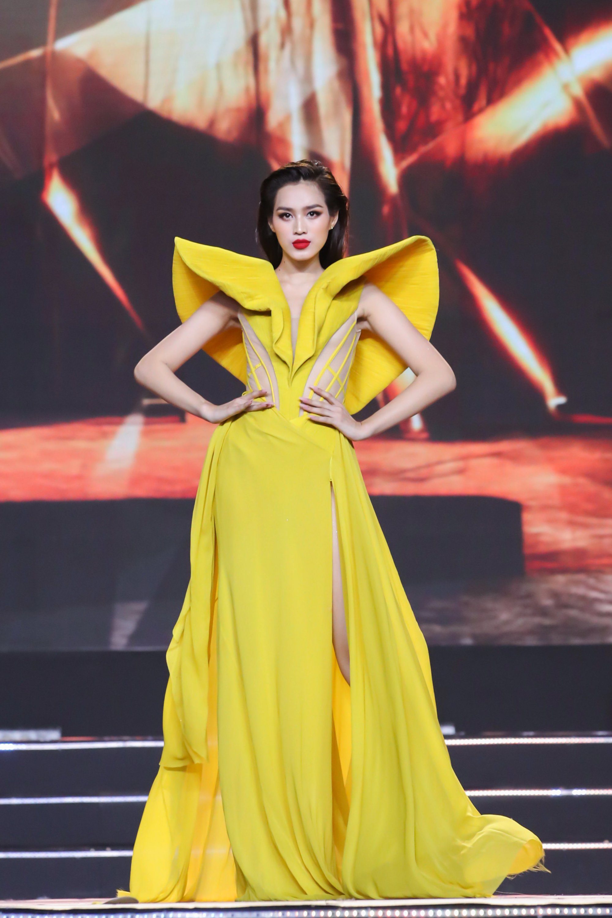 Toàn cảnh Chung khảo Hoa hậu Việt Nam: Bùng nổ với loạt phần thi hấp dẫn, Top 35 chính thức lộ diện - Ảnh 8.