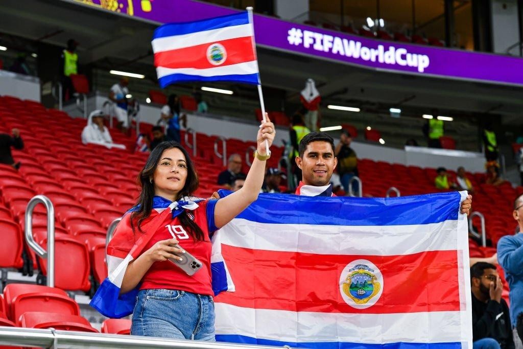 Ngắm dàn CĐV xinh đẹp của Costa Rica trên khán đài World Cup 2022 - Ảnh 9.