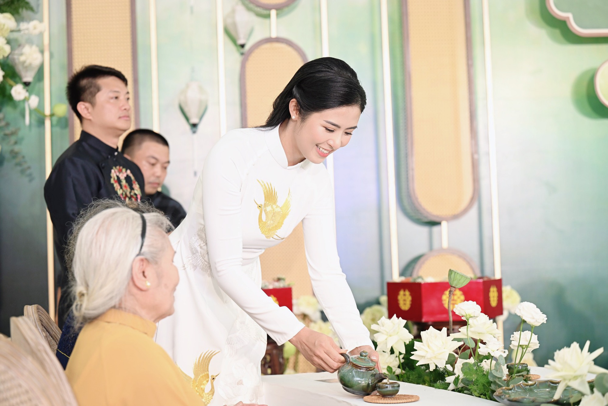Đỗ Mỹ Linh, Dương Tú Anh cùng dàn Hoa - Á hậu rạng rỡ xuất hiện tại Lễ ăn hỏi Hoa hậu Ngọc Hân - Ảnh 2.