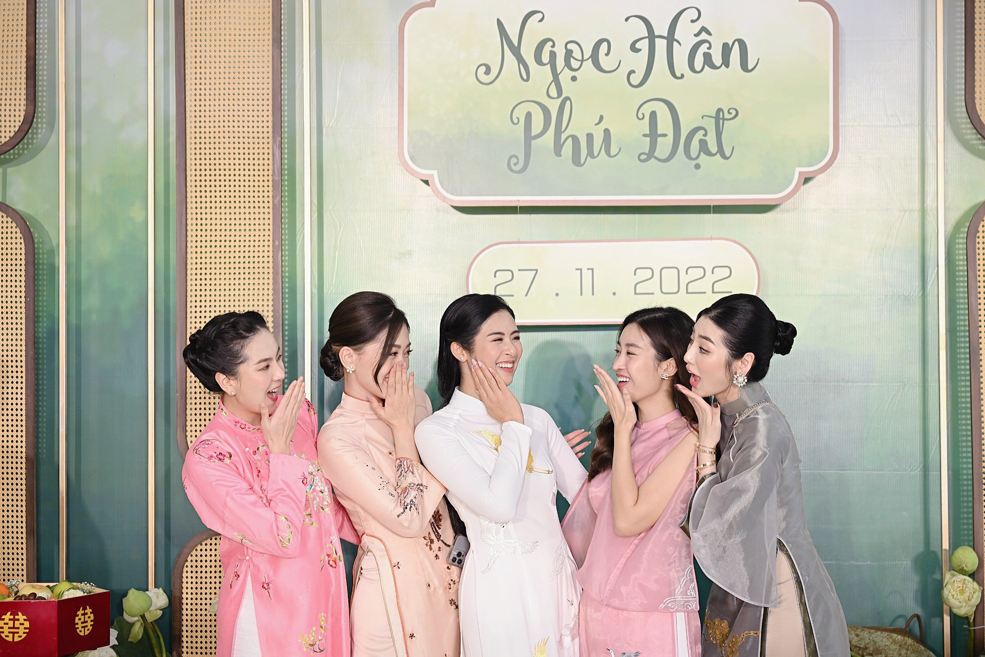 Đỗ Mỹ Linh, Dương Tú Anh cùng dàn Hoa - Á hậu rạng rỡ xuất hiện tại Lễ ăn hỏi Hoa hậu Ngọc Hân - Ảnh 4.