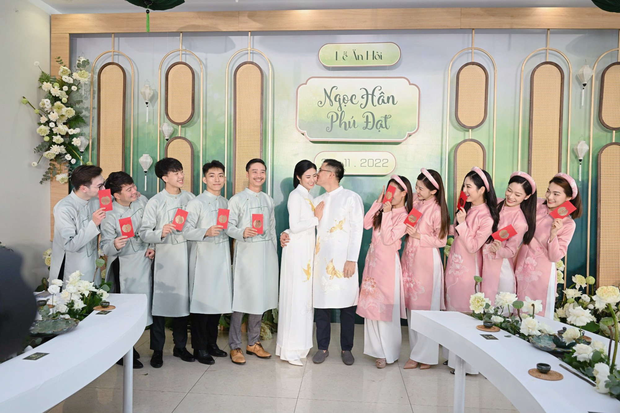 Đỗ Mỹ Linh, Dương Tú Anh cùng dàn Hoa - Á hậu rạng rỡ xuất hiện tại Lễ ăn hỏi Hoa hậu Ngọc Hân - Ảnh 7.