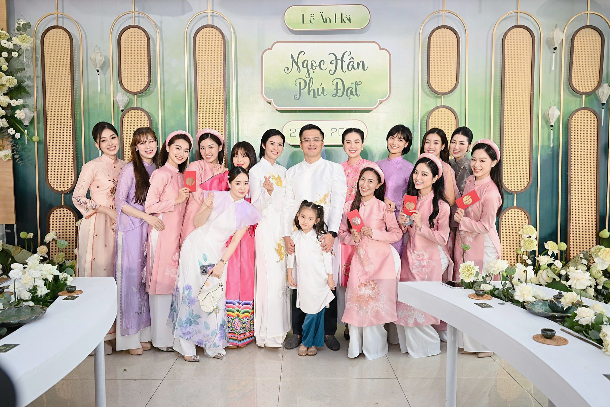 Đỗ Mỹ Linh, Dương Tú Anh cùng dàn Hoa - Á hậu rạng rỡ xuất hiện tại Lễ ăn hỏi Hoa hậu Ngọc Hân - Ảnh 6.