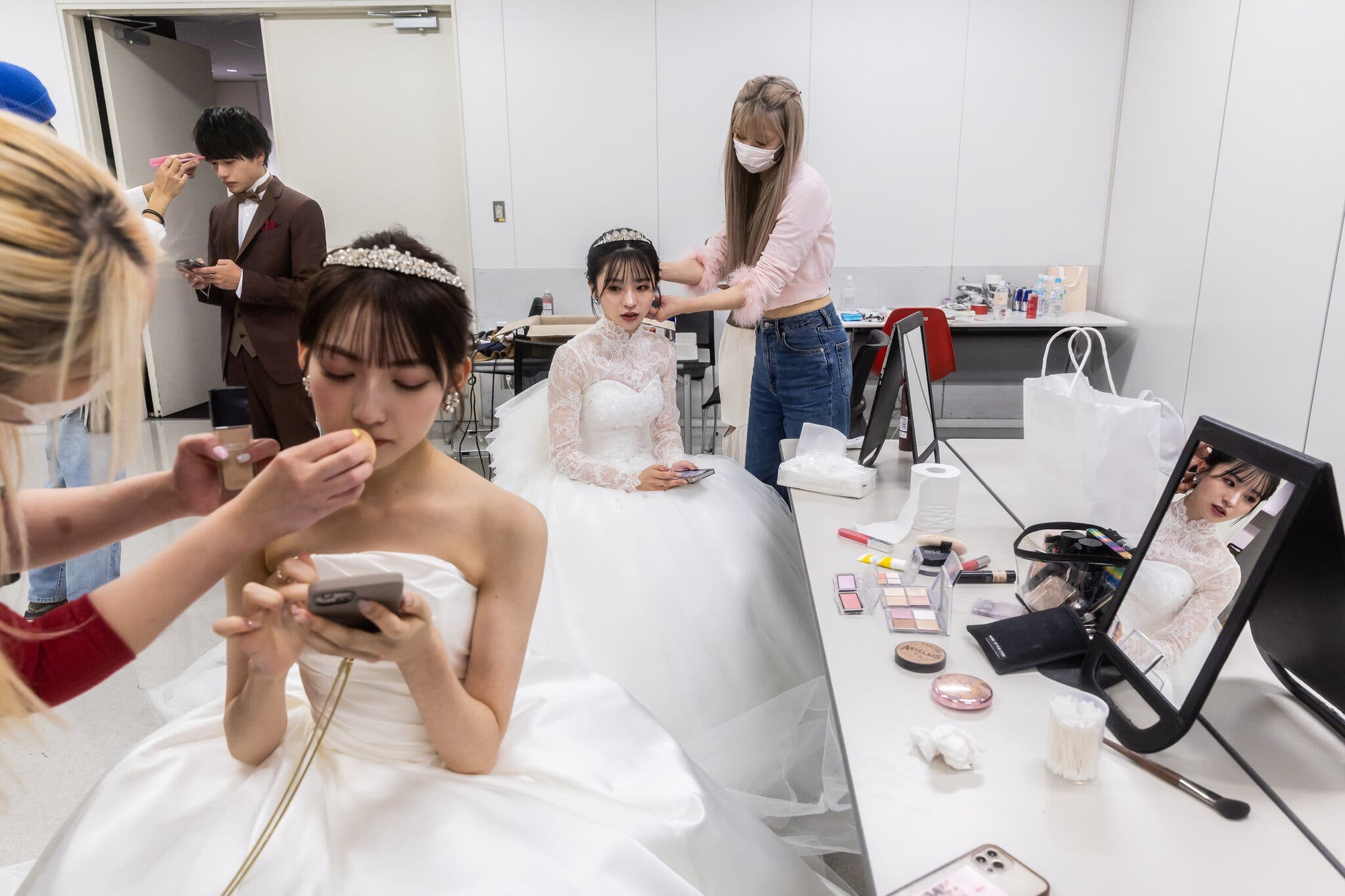Nhức nhối tìm ‘bình hoa di động’ đội lốt thi hoa khôi ở Nhật: Công ty người mẫu 'sướng' vì tiện, thí sinh 'khóc ròng' vì ăn kiêng - Ảnh 1.