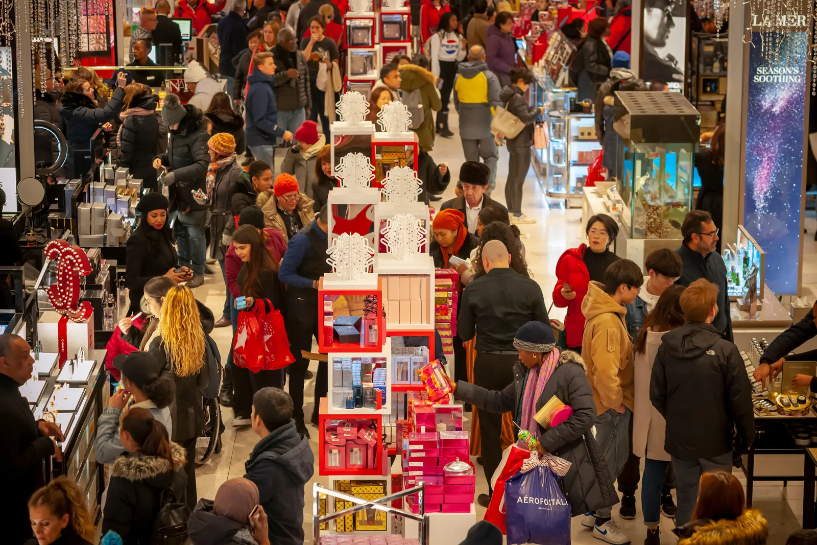 Black Friday ở Châu Âu: khi ngày hội mua sắm không còn là dịp để người tiêu dùng vung tiền - Ảnh 2.