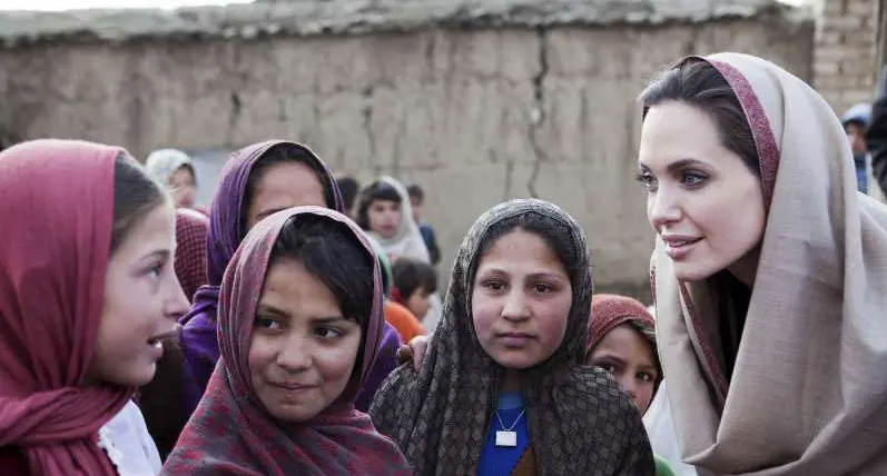 Angelina Jolie: Hành trình trở thành nhà hoạt động xã hội nhiệt huyết và nỗ lực làm một người mẹ "đủ tốt" - Ảnh 2.