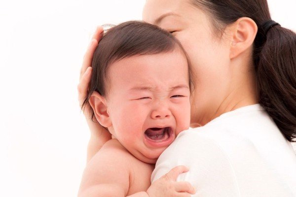 Trẻ sơ sinh khóc nhiều có ảnh hưởng thế nào đến sức khỏe? - Ảnh 2.