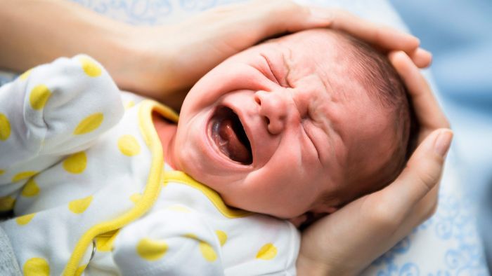 Trẻ sơ sinh khóc nhiều có ảnh hưởng thế nào đến sức khỏe? - Ảnh 1.