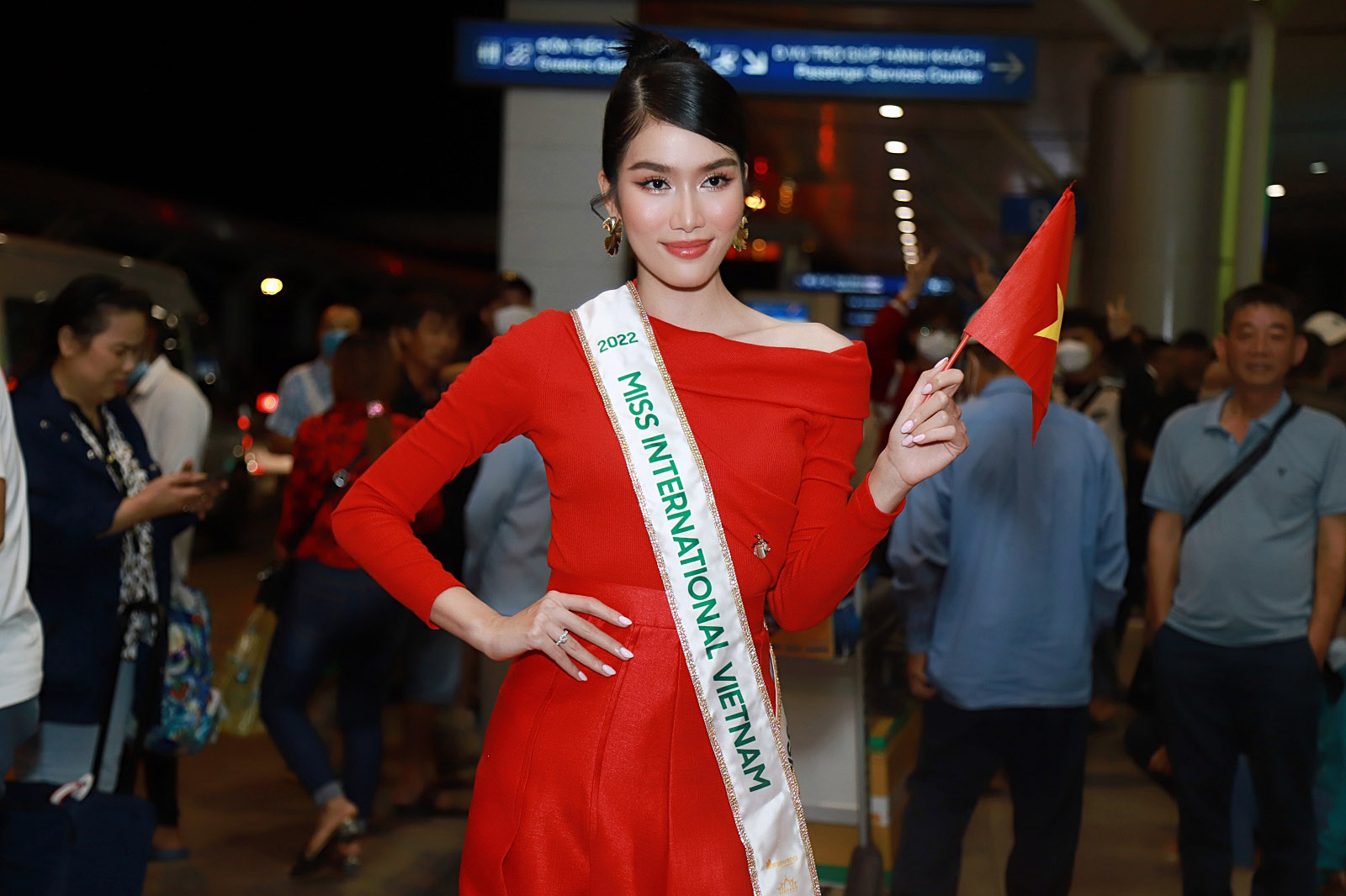 Á hậu Phương Anh lên đường sang Nhật Bản tham dự Miss International 2022 - Ảnh 1.