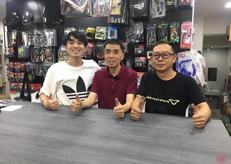 Những ông chủ "nhà người ta": Chi hơn 800 triệu đồng cho nhân viên đặt cọc tiền nhà, tậu hẳn BMW làm quà cho người xuất sắc - Ảnh 2. Những ông chủ "nhà người ta": Chi hơn 800 triệu đồng cho nhân viên đặt cọc tiền nhà, tậu hẳn BMW làm quà cho người xuất sắc - Ảnh 2.