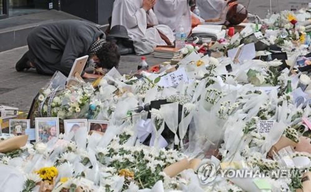 Hàn Quốc điều tra 2 cảnh sát liên quan thảm kịch giẫm đạp - Ảnh 1.