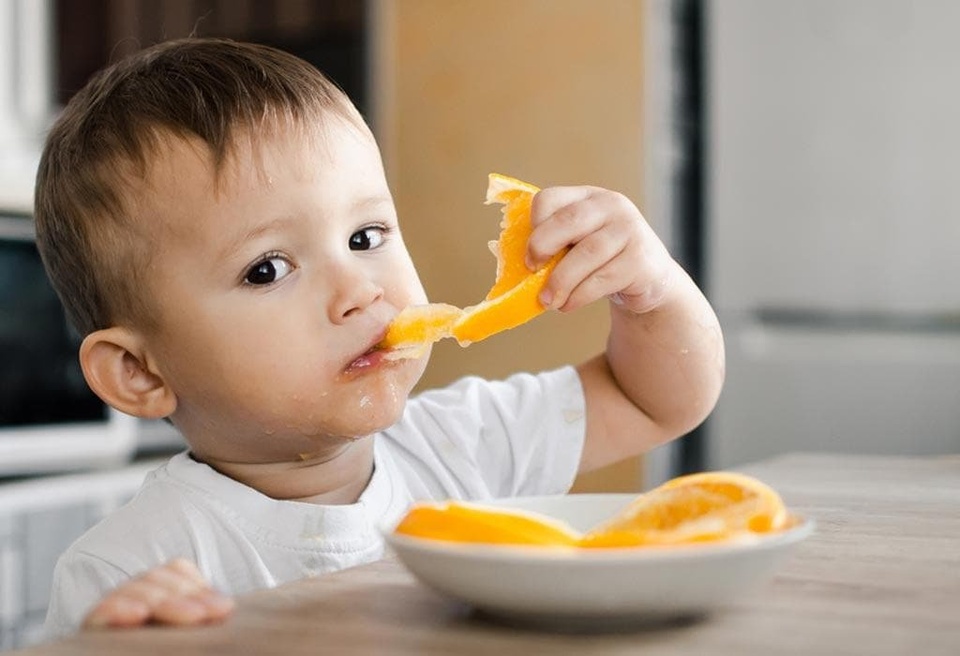 Trẻ cần được bổ sung vitamin A như thế nào? - Ảnh 2.