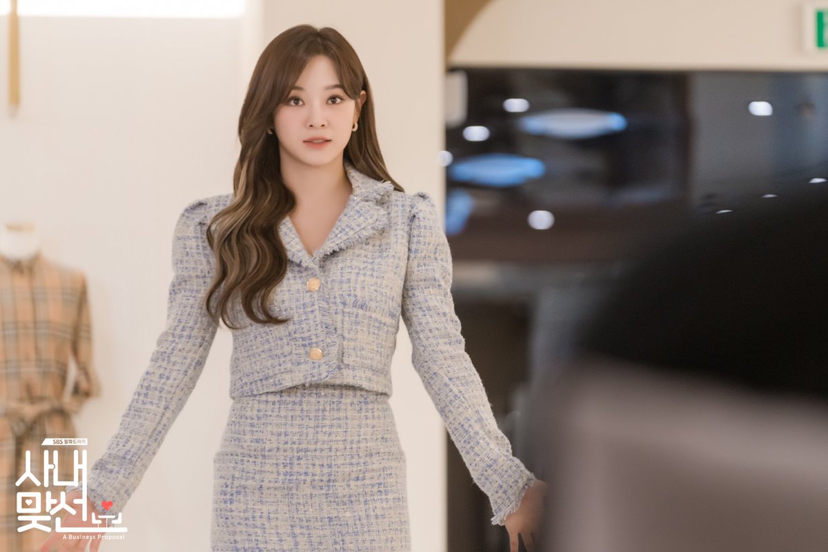 Học cách diện áo khoác vải tweed từ các mỹ nhân phim Hàn - Ảnh 7.