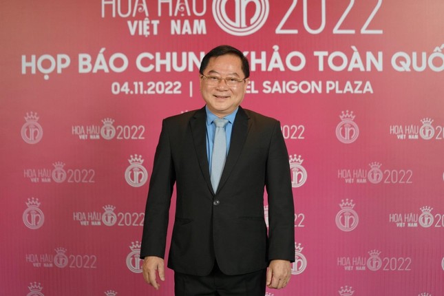 Tiểu Vy và dàn người đẹp dự họp báo chung khảo Hoa hậu Việt Nam 2022 - Ảnh 1.
