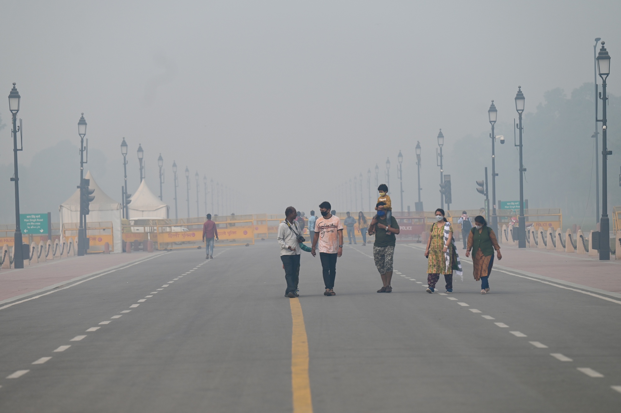 Hình ảnh thủ đô Ấn Độ chìm trong khói bụi ô nhiễm - Ảnh 2.