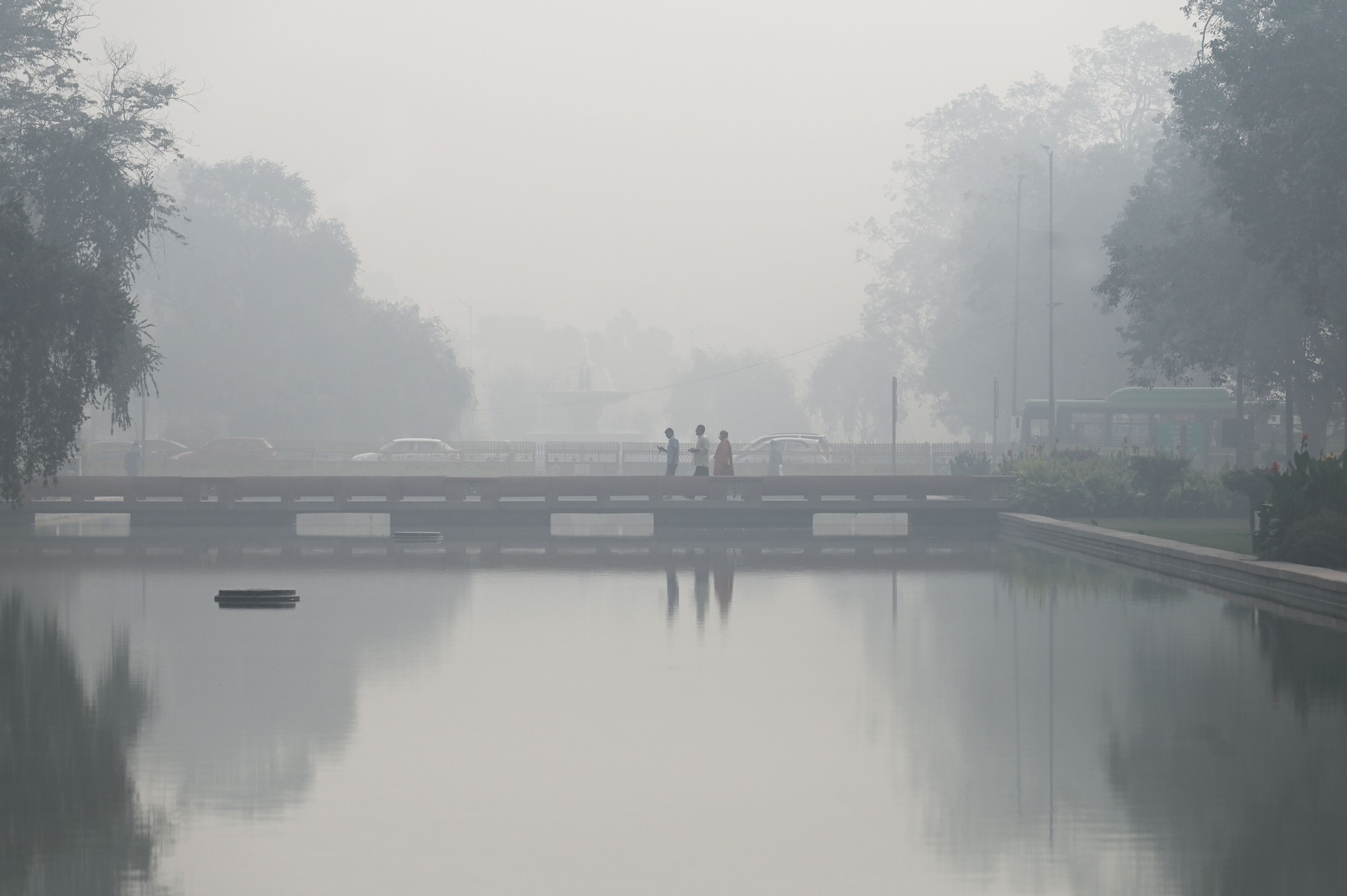 Hình ảnh thủ đô Ấn Độ chìm trong khói bụi ô nhiễm - Ảnh 4.