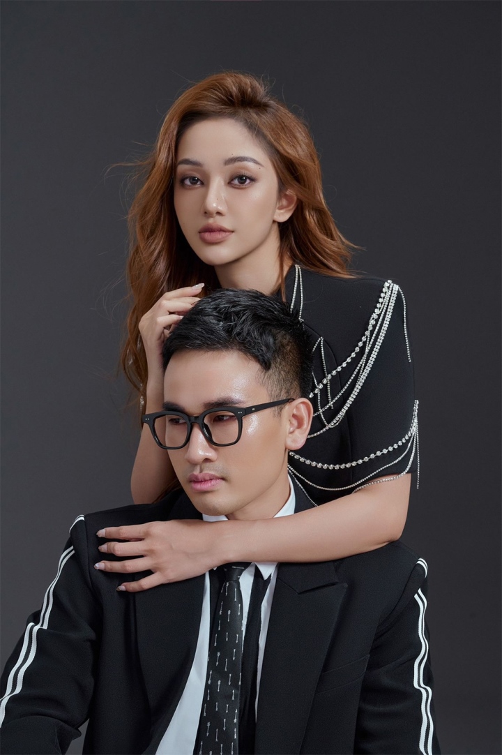 Siêu mẫu Thanh Hằng cùng NTK Hà Duy đưa show thời trang lên rừng - Ảnh 2.