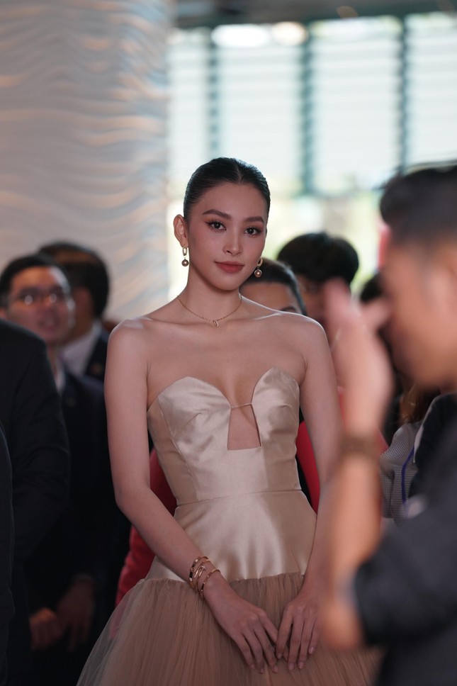 Tiểu Vy và dàn người đẹp dự họp báo chung khảo Hoa hậu Việt Nam 2022 - Ảnh 8.