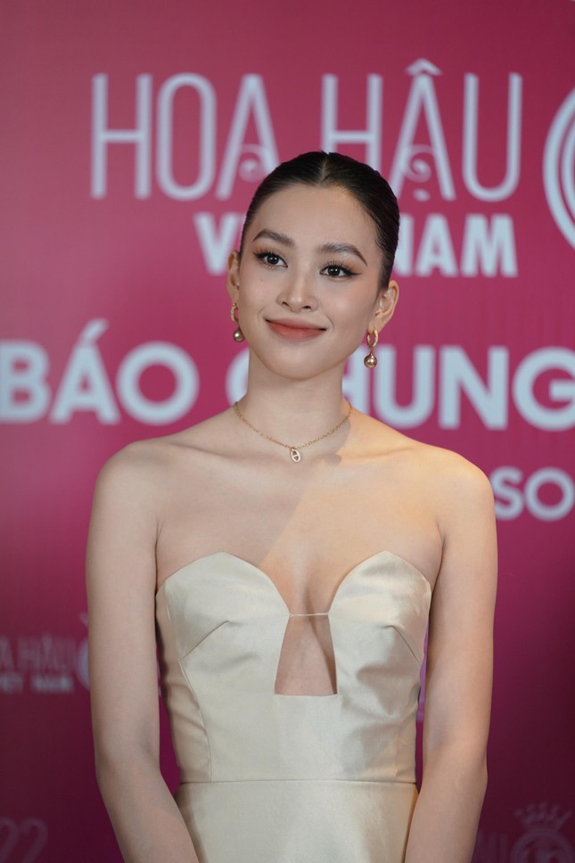 Tiểu Vy và dàn người đẹp dự họp báo chung khảo Hoa hậu Việt Nam 2022 - Ảnh 10.