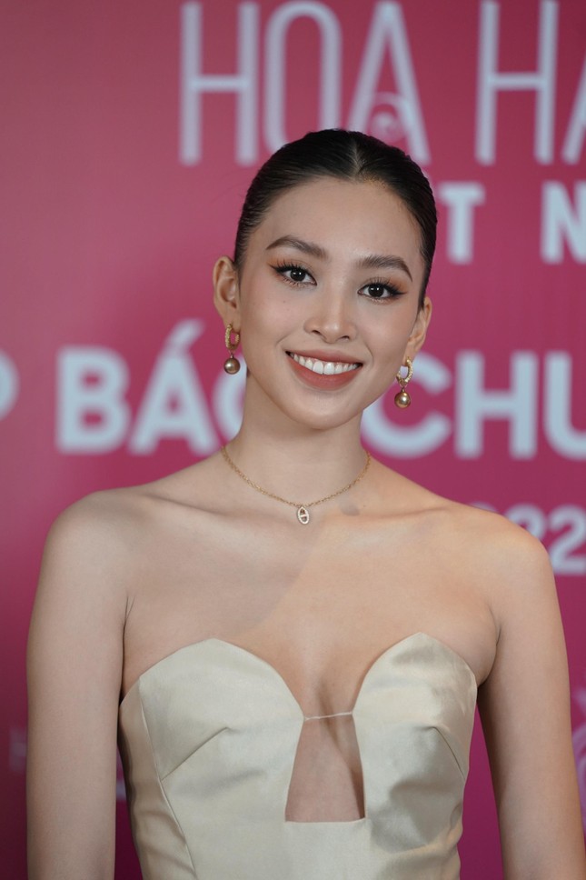 Tiểu Vy và dàn người đẹp dự họp báo chung khảo Hoa hậu Việt Nam 2022 - Ảnh 11.