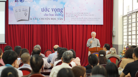 Giáo sư Huỳnh Như Phương: 'Dạy văn ở phổ thông chủ yếu là dạy người' - Ảnh 1.