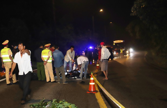 Tìm ô tô gây tai nạn trên đèo Bảo Lộc khiến 2 người chết rồi bỏ trốn - Ảnh 1.