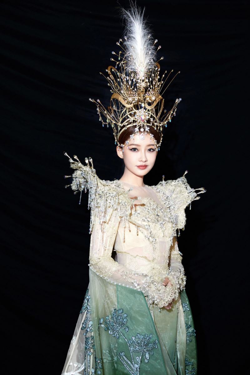 Mỹ nhân múa mở màn đại náo lễ trao giải với sắc vóc kinh diễm tựa tiên tử, chiếm spotlight của danh hiệu Nữ thần Kim Ưng - Ảnh 9.