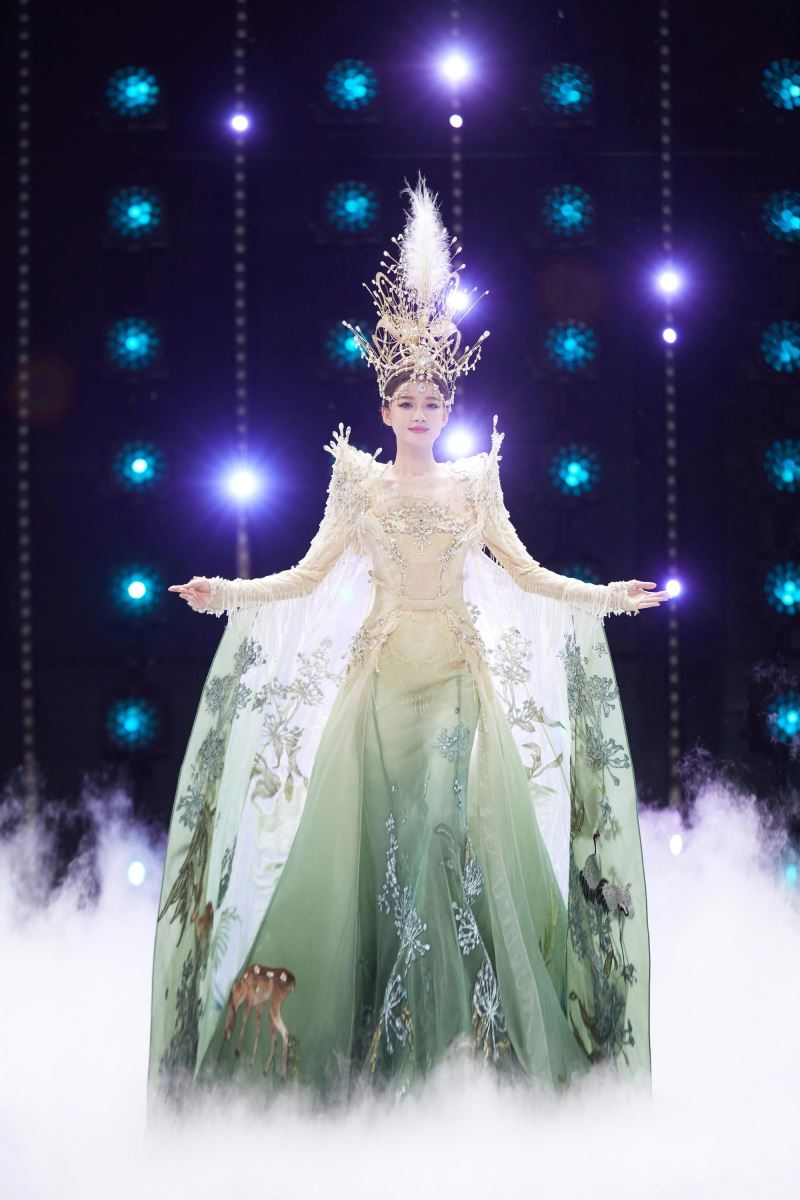 Mỹ nhân múa mở màn đại náo lễ trao giải với sắc vóc kinh diễm tựa tiên tử, chiếm spotlight của danh hiệu Nữ thần Kim Ưng - Ảnh 8.