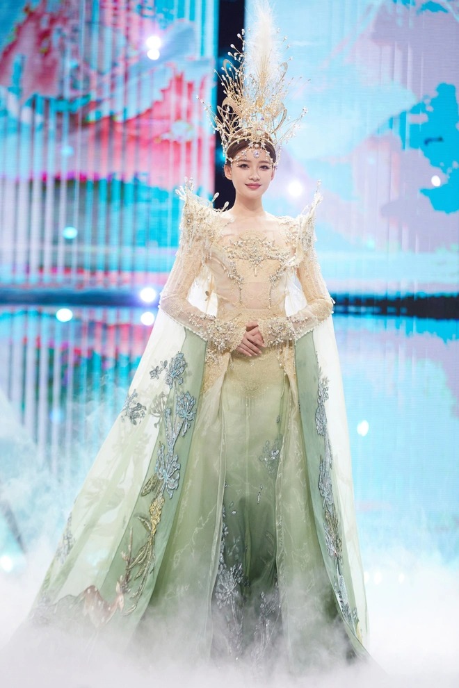 Mỹ nhân múa mở màn đại náo lễ trao giải với sắc vóc kinh diễm tựa tiên tử, chiếm spotlight của danh hiệu Nữ thần Kim Ưng - Ảnh 3.