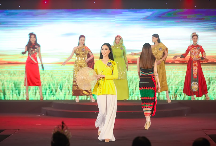 Người đẹp Trà Vinh đăng quang Hoa khôi Nam Bộ 2022 - Ảnh 1.
