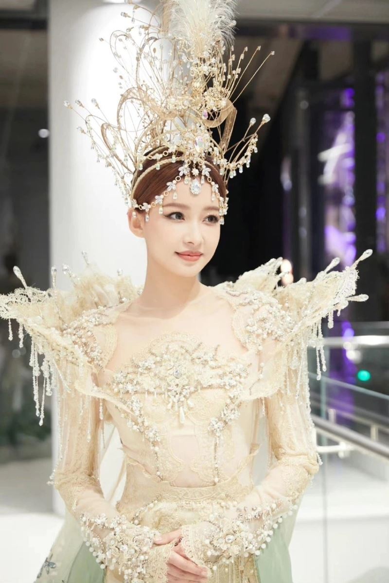 Mỹ nhân múa mở màn đại náo lễ trao giải với sắc vóc kinh diễm tựa tiên tử, chiếm spotlight của danh hiệu Nữ thần Kim Ưng - Ảnh 5.