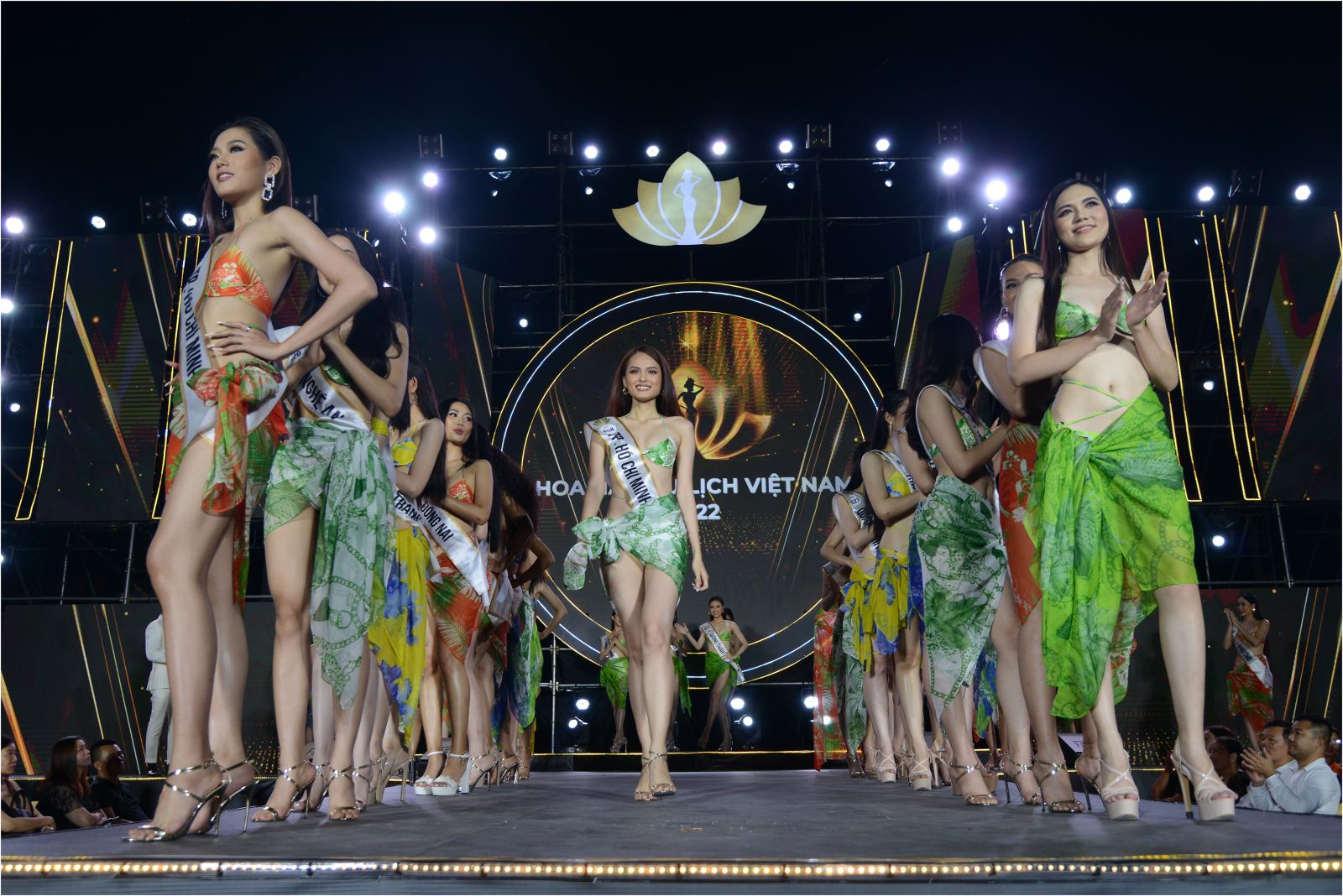 Dàn thí sinh Hoa hậu Du lịch Việt Nam khoe dáng nóng bỏng với bikini trong đêm thi 'Người đẹp biển' - Ảnh 2. Dàn thí sinh Hoa hậu Du lịch Việt Nam khoe dáng nóng bỏng với bikini trong đêm thi 'Người đẹp biển' - Ảnh 2.