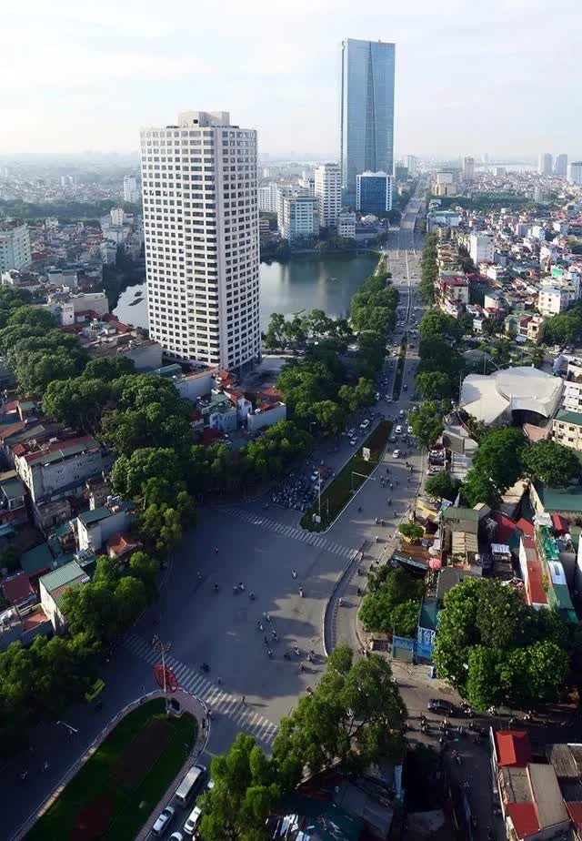 Từ hàng cây hoa sữa, nhìn lại những lần 'biến hình' của đường Nguyễn Chí Thanh - con đường từng đẹp nhất Việt Nam - Ảnh 4.