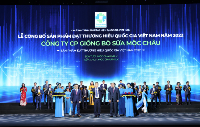 Vinamilk tiếp tục được vinh danh thương hiệu Quốc gia 2022-2024 lần thứ 7 li&ecirc;n tiếp - Ảnh 2.