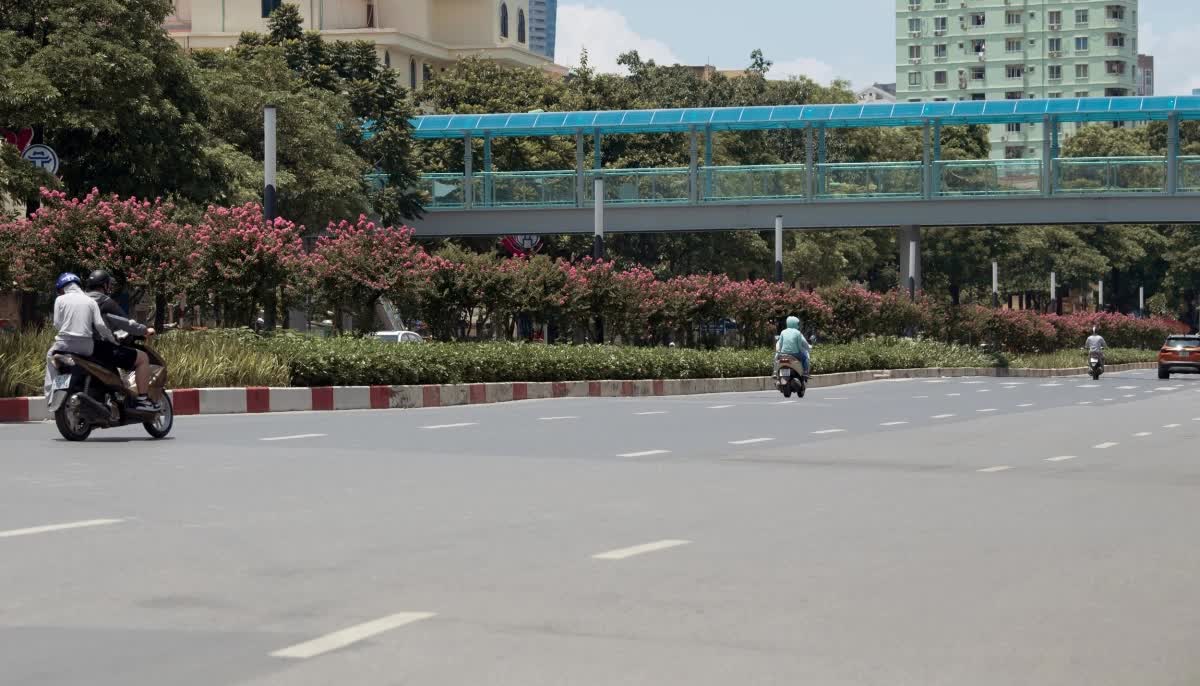 Từ hàng cây hoa sữa, nhìn lại những lần 'biến hình' của đường Nguyễn Chí Thanh - con đường từng đẹp nhất Việt Nam - Ảnh 7.