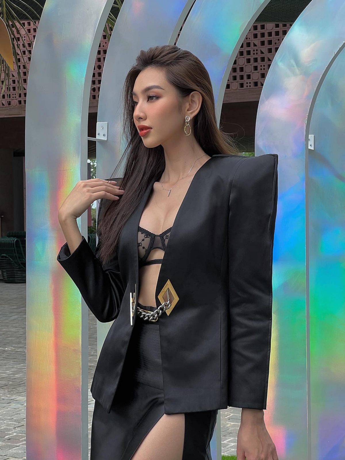 Hoa hậu Thùy Tiên diện đồ hở bạo lộ nội y nóng bỏng - Ảnh 4.