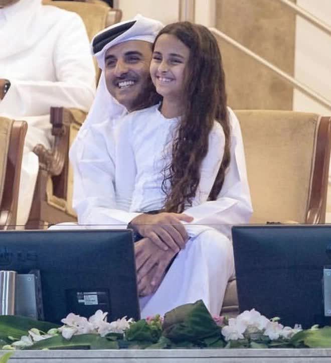 Vị vua đem World Cup 2022 về cho Qatar: Quân chủ tại vị trẻ nhất thế giới, 'bị' chọn làm vua sau khi anh trai bỏ ngôi thái tử - Ảnh 5.