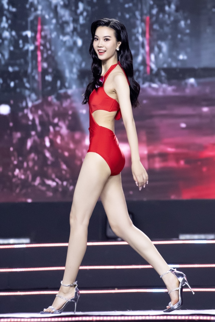Thí sinh Hoa hậu Việt Nam được gọi là 'bản sao' Kỳ Duyên - Ảnh 9.