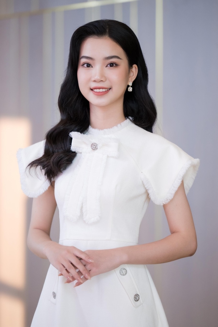 Thí sinh Hoa hậu Việt Nam được gọi là 'bản sao' Kỳ Duyên - Ảnh 7.