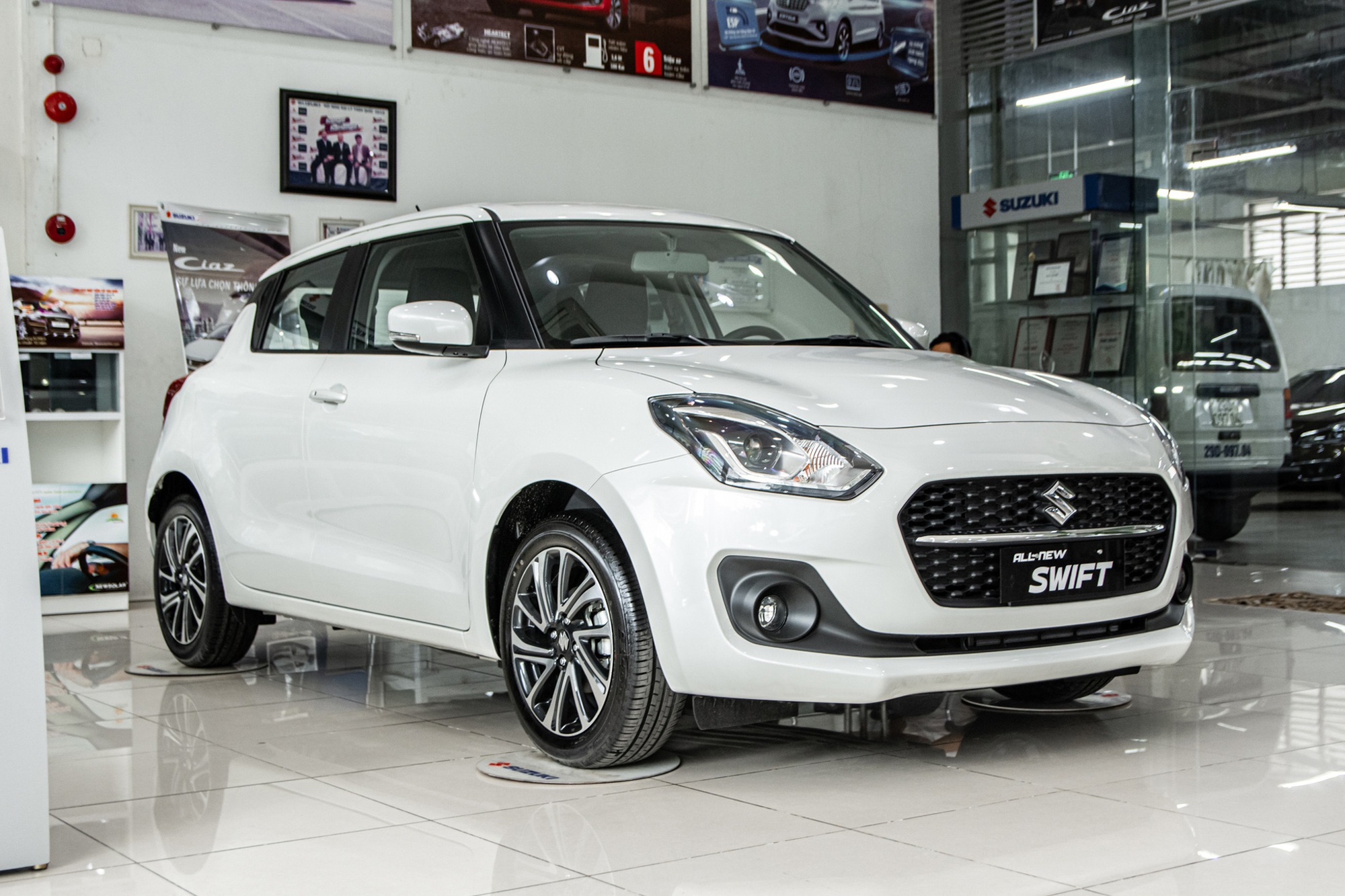 Bán chậm, Suzuki Swift vẫn được lòng phụ nữ tại Việt Nam - Ảnh 1.