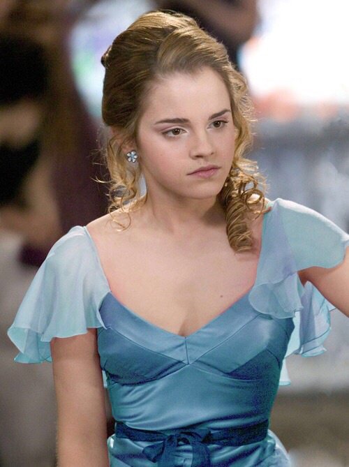 Sự thật về bộ váy dạ hội của Hermione ở Harry Potter: Bản gốc giống hệt nàng Lọ Lem! - Ảnh 4.