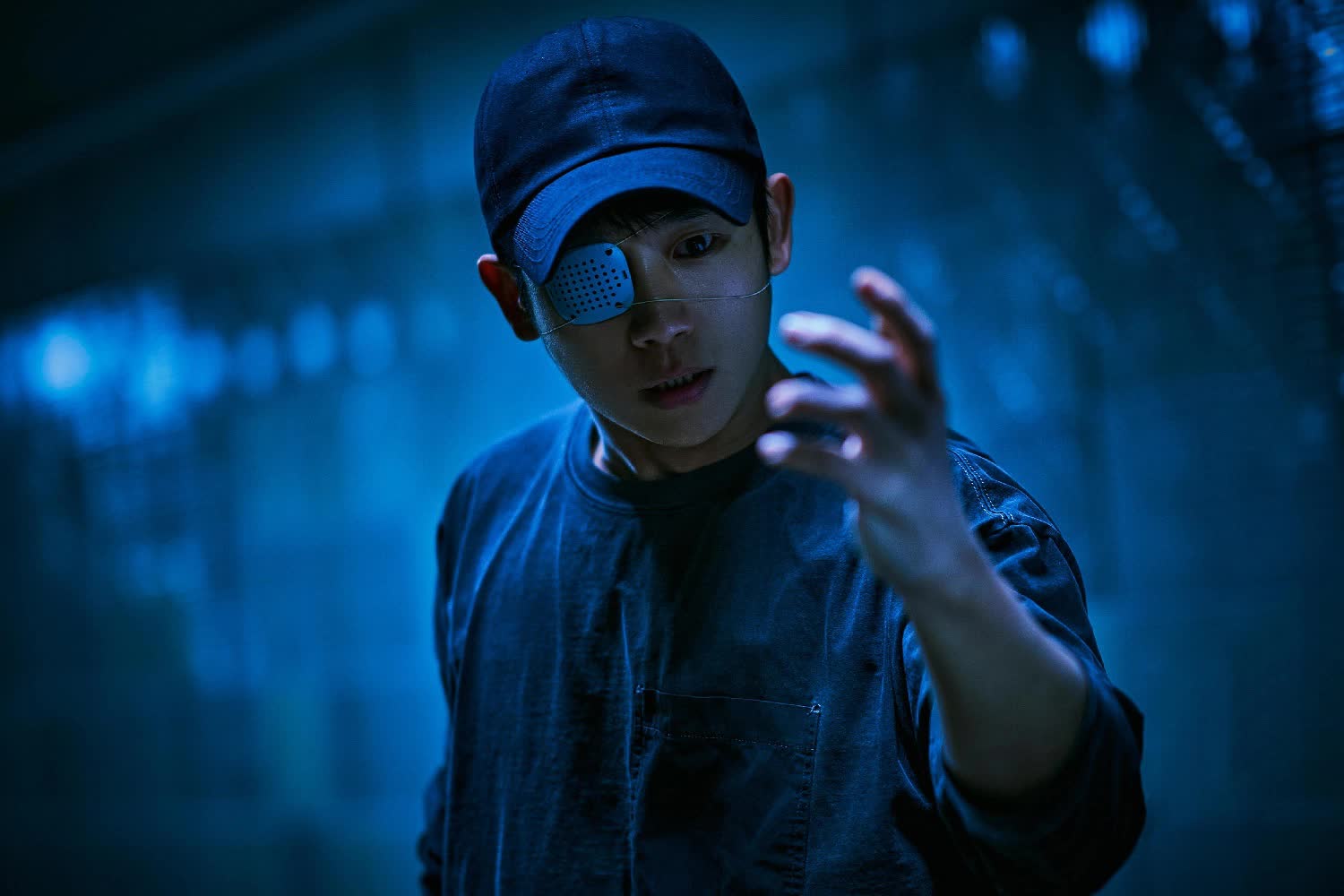 'Connect': Go Kyung Pyo làm khán giả sởn gai ốc, Jung Hae In diễn xuất đỉnh ở phim kinh dị mới - Ảnh 2.