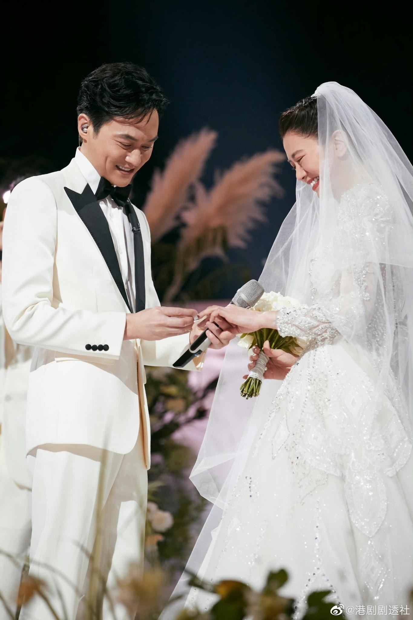 Hoa hậu Hong Kong: Người U50 vẫn độc thân, người bán vương miện trả nợ cho chồng - Ảnh 2.