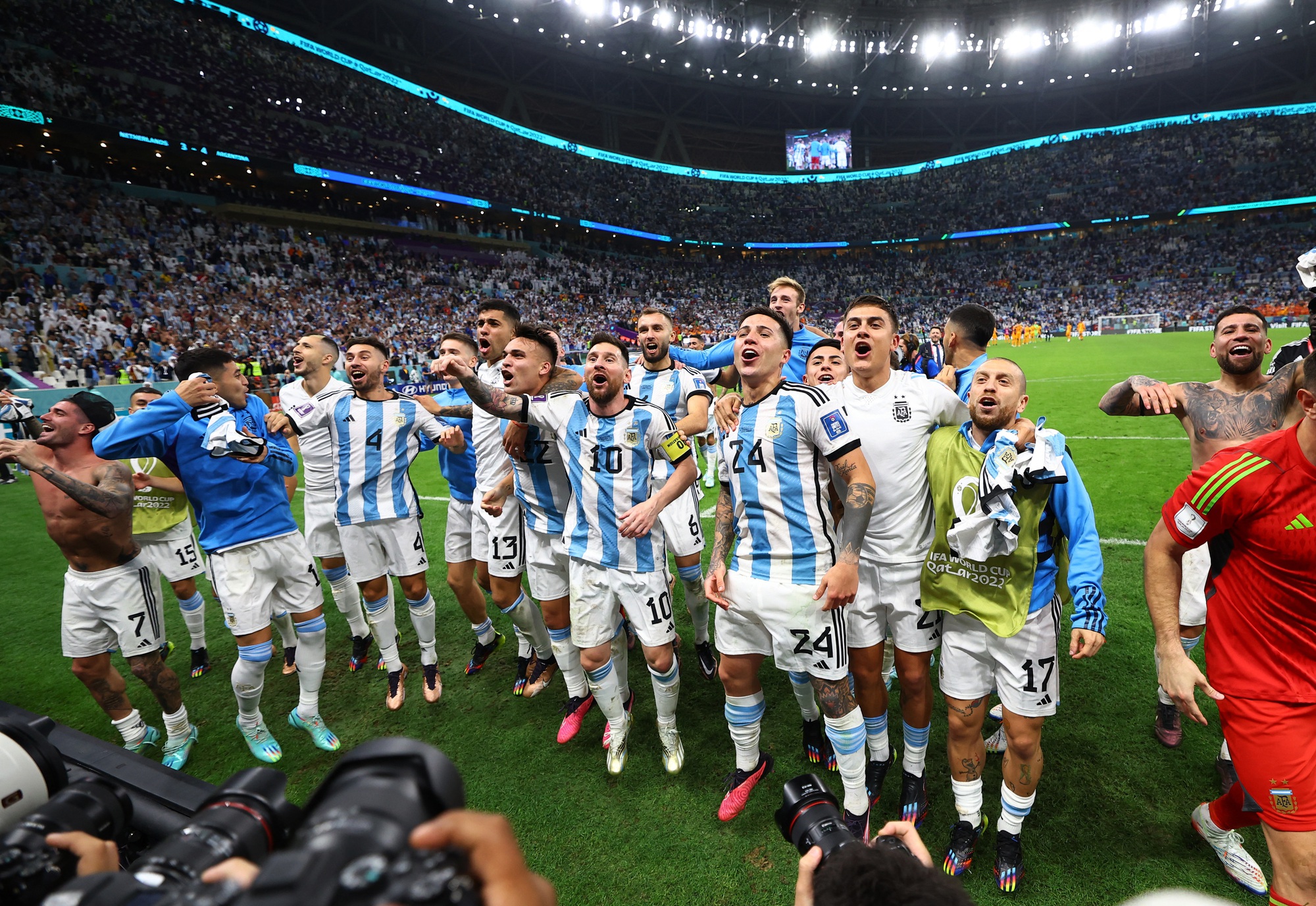 Thắng nghẹt thở trong loạt penalty, Argentina đoạt vé vào Bán kết - Ảnh 28.