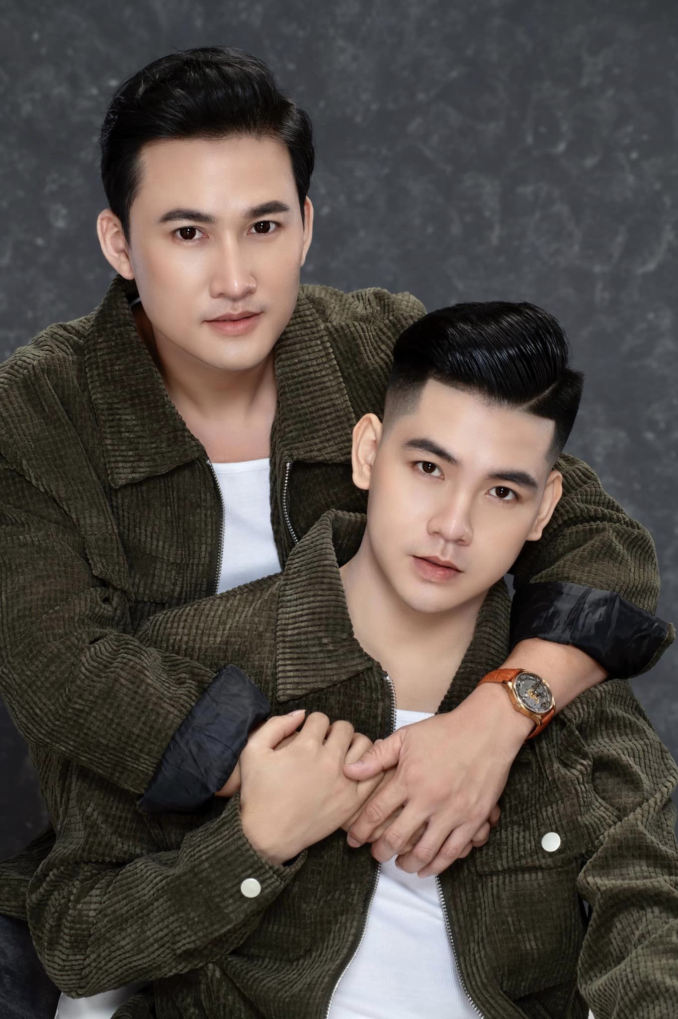 Sao nam Vbiz và bạn trai chào đón cặp song sinh nhờ phương pháp mang thai hộ - Ảnh 6. Sao nam Vbiz và bạn trai chào đón cặp song sinh nhờ phương pháp mang thai hộ - Ảnh 6.