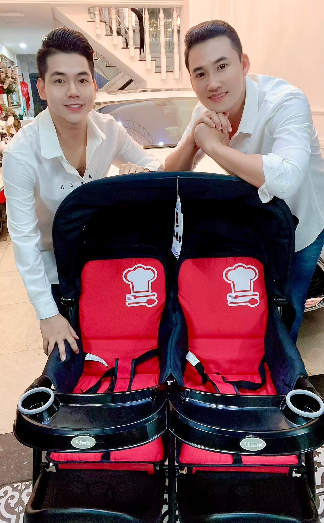 Sao nam Vbiz và bạn trai chào đón cặp song sinh nhờ phương pháp mang thai hộ - Ảnh 5. Sao nam Vbiz và bạn trai chào đón cặp song sinh nhờ phương pháp mang thai hộ - Ảnh 5.
